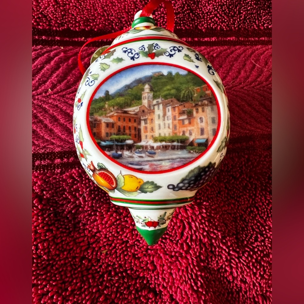 Pre-Loved Danbury Mint Ornament